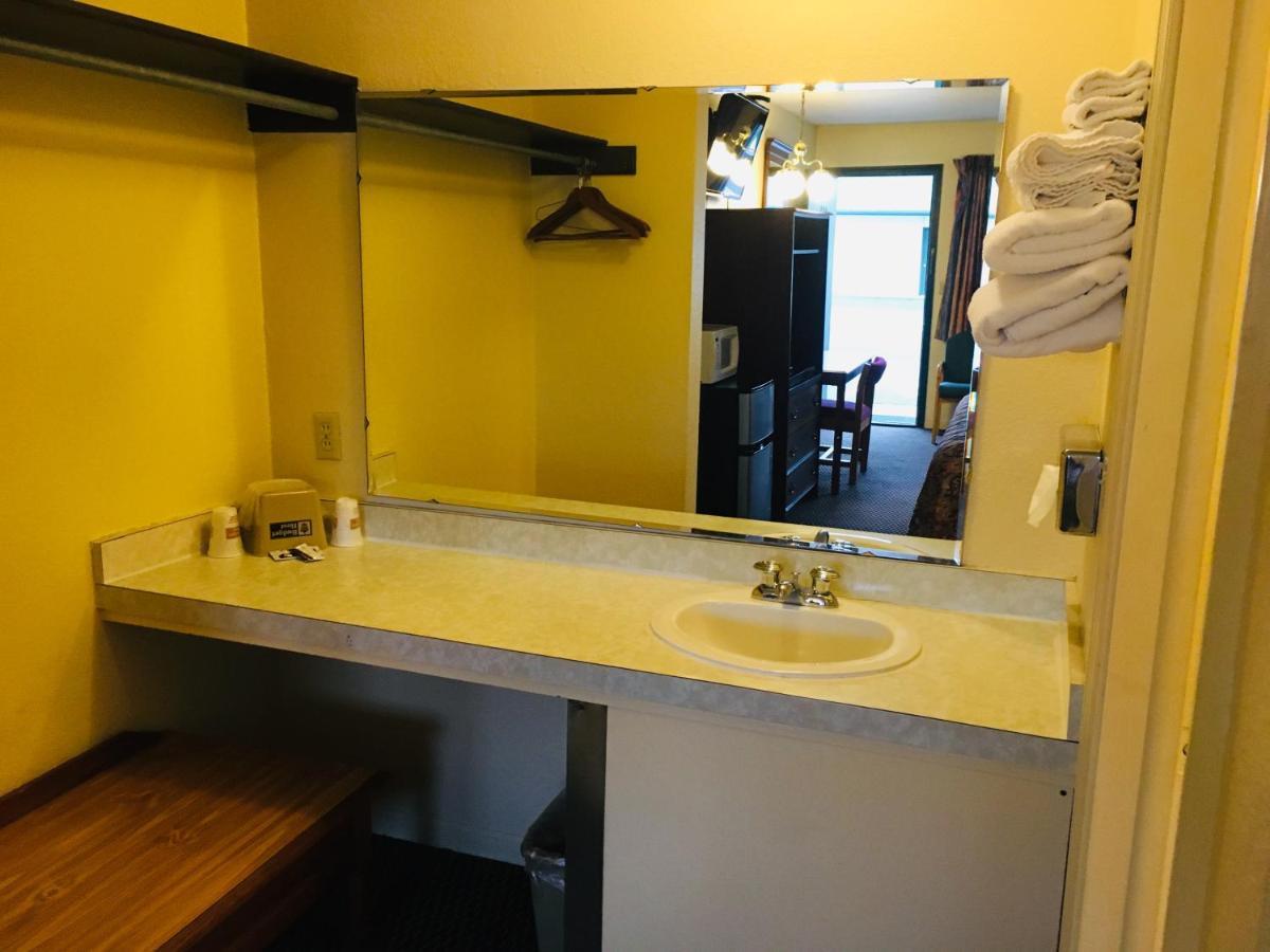 Budget Inn Caravan Motel Harrisonville Εξωτερικό φωτογραφία