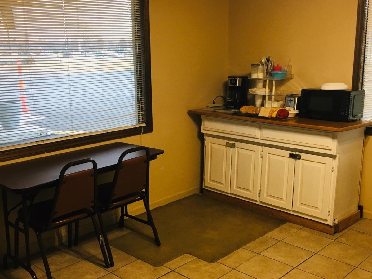 Budget Inn Caravan Motel Harrisonville Εξωτερικό φωτογραφία